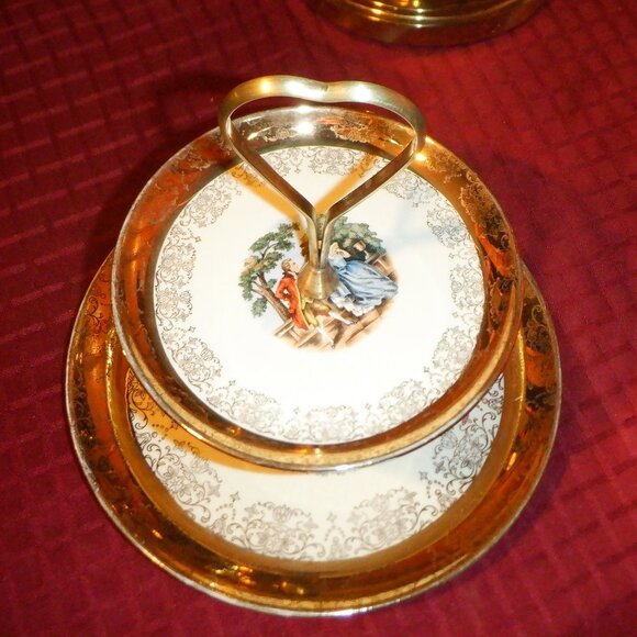 Vintage ~ 2 Tier ~~~ CREST of GOLD ~ SERVER ~~~ - Picture 1 of 2